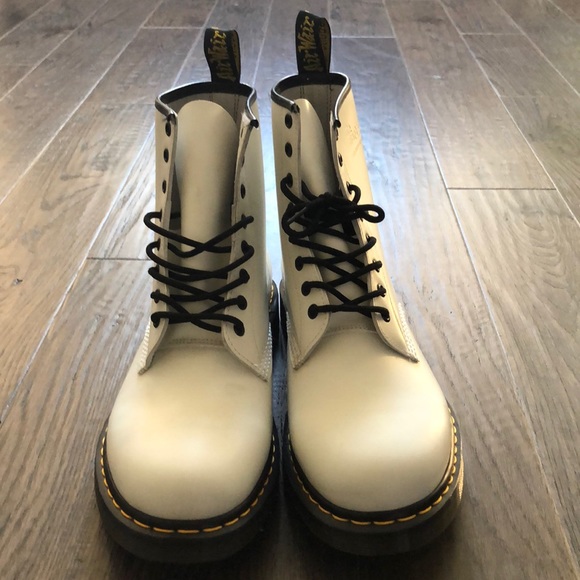 Dr. Martens Other - 💥💥FLASH💥💥Authentic Doc Martens